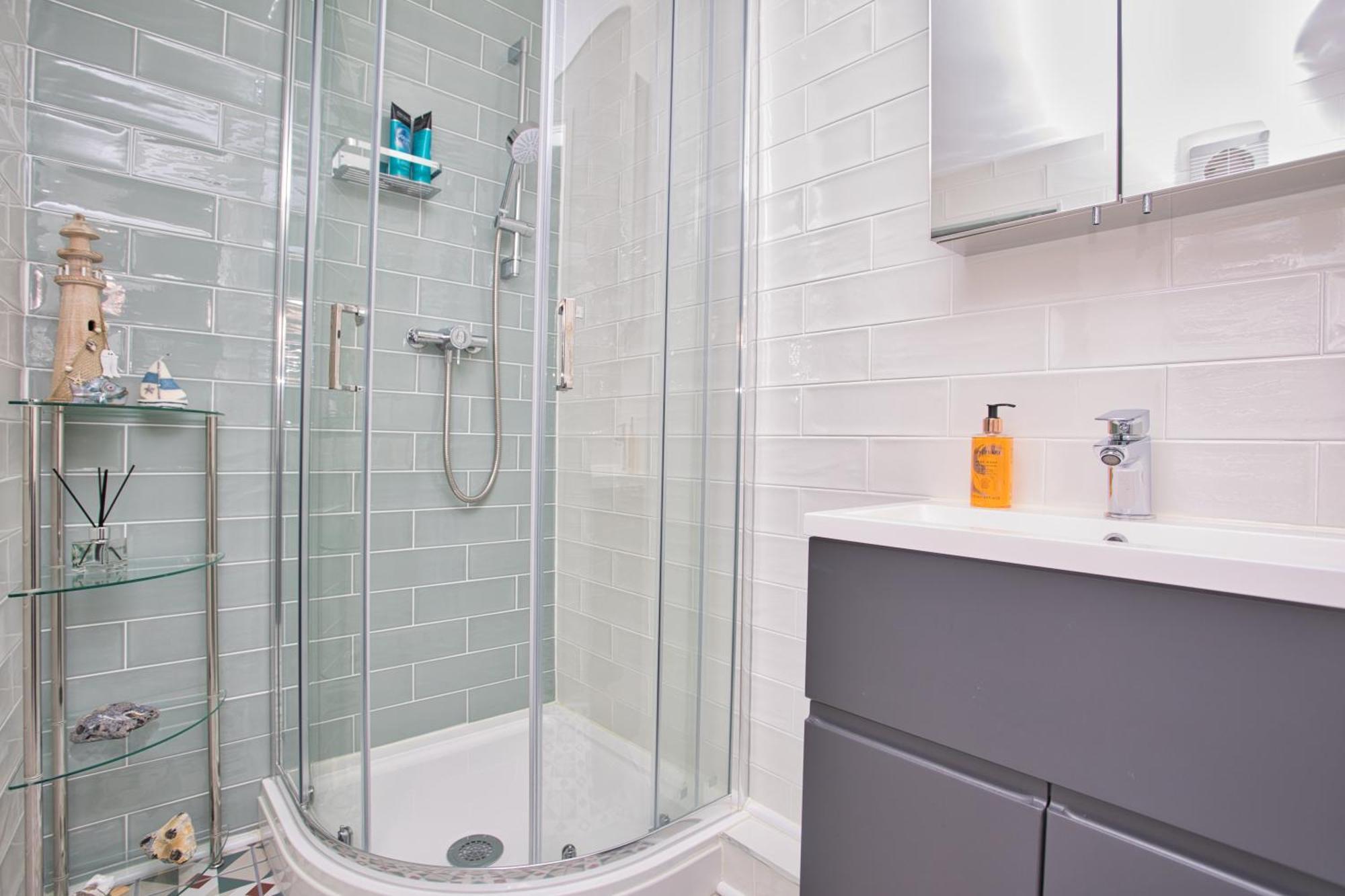 Spacious Seaside Escape In The Heart Of Deal, 4 Mins From The Beach Exterior foto