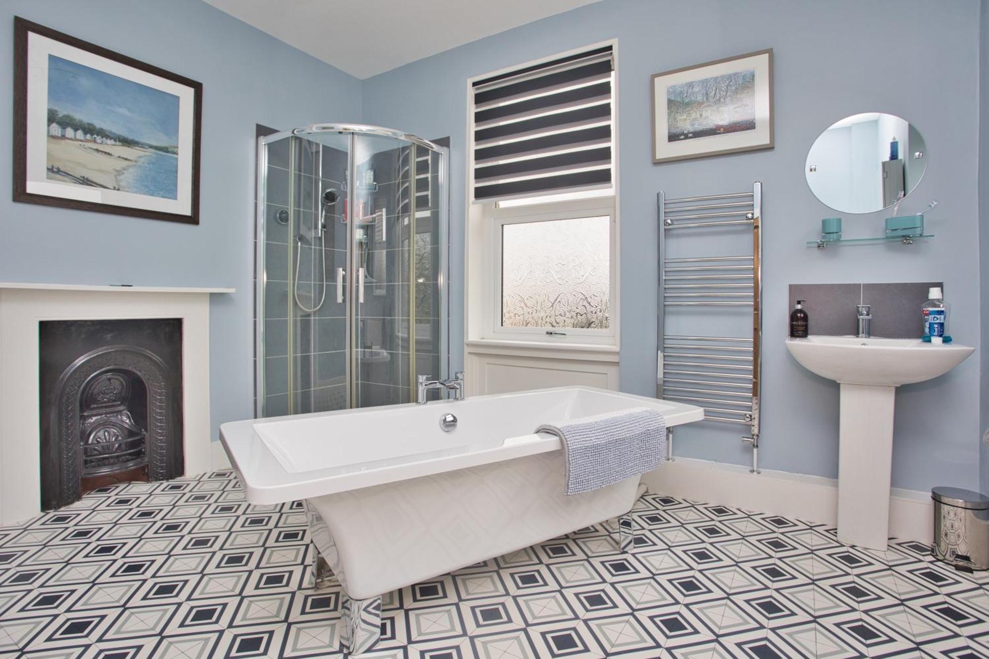 Spacious Seaside Escape In The Heart Of Deal, 4 Mins From The Beach Exterior foto