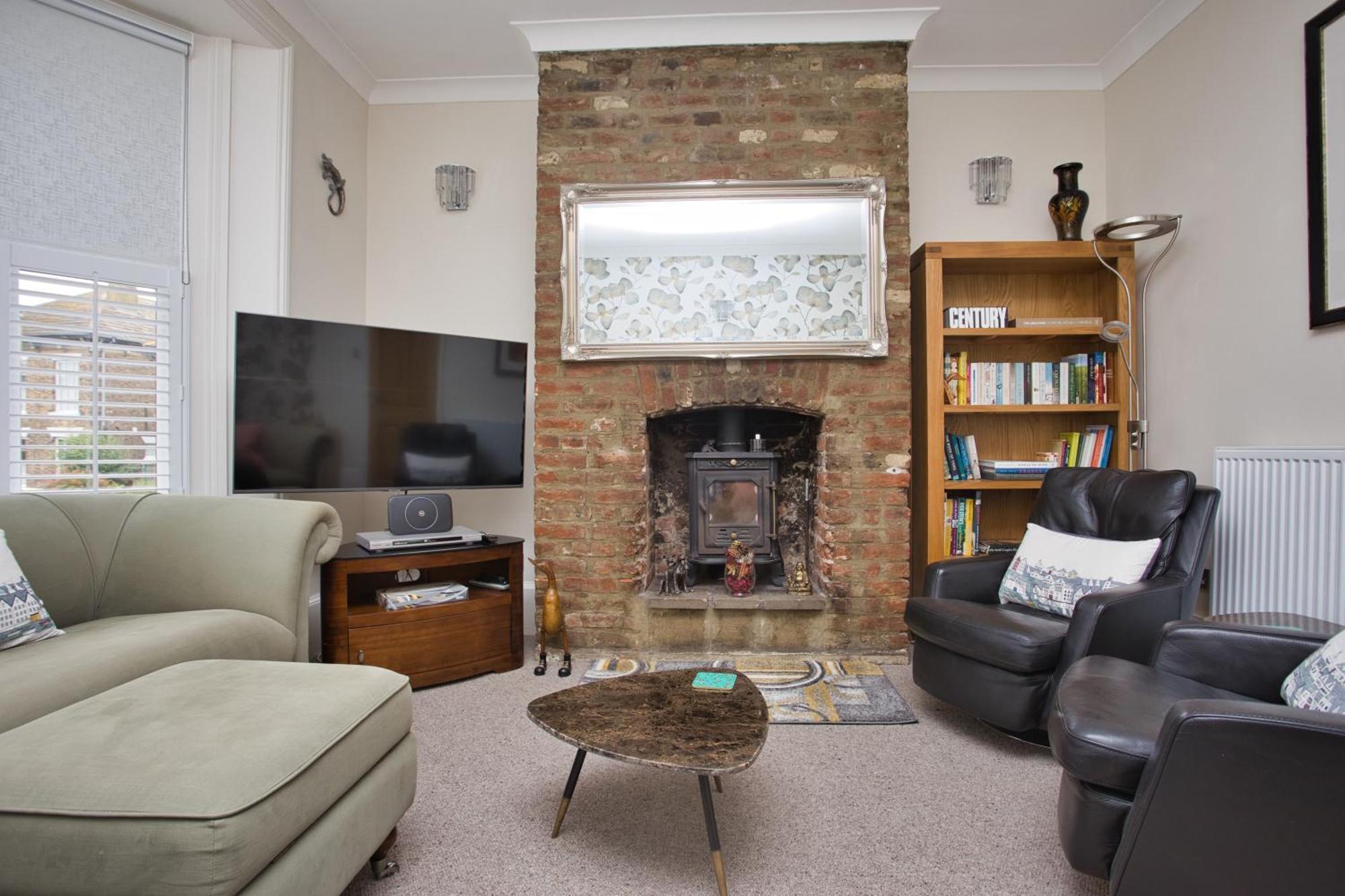 Spacious Seaside Escape In The Heart Of Deal, 4 Mins From The Beach Exterior foto